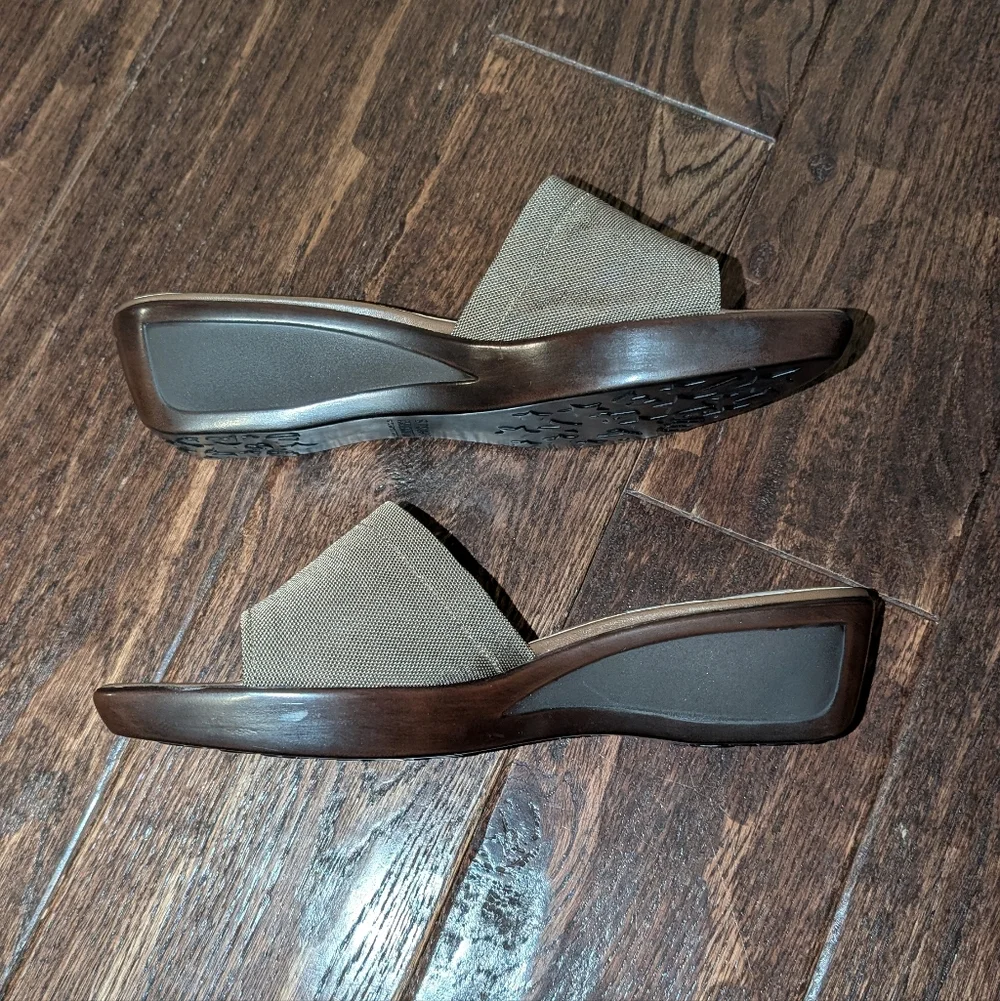 NWT Stuart Weitzman Brown and Tan Slide Sandalss - Picture 7 of 8